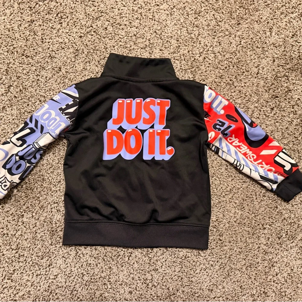 Nike Zip-Up Jacket - Picture 2 of 3